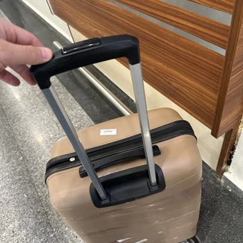 Anadolu Jet Uçuşunda Tekrarlayan Bagaj Hasarı Ve Yetersiz Destek