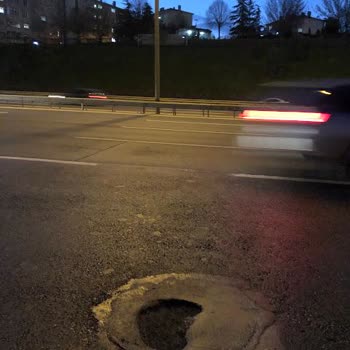 Otoyoldaki Tehlikeli Çukur Kazaya Sebep Oldu