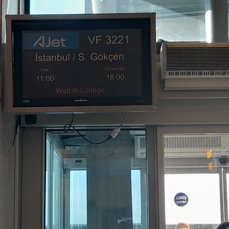 Ajet Uçuş Rötarları Ve Yetersiz Hizmet