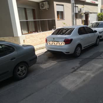 İzmir Buca'da Tehlike Saçan Düşen Telefon Kablosu