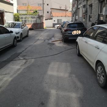 İzmir Buca'da Tehlike Saçan Düşen Telefon Kablosu