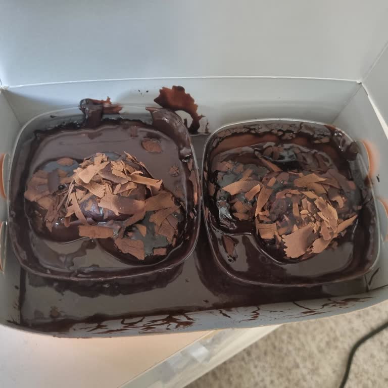 Sipariş Skandalı: Kapaksız Kutuda Dökülen Profiteroller