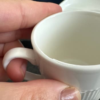 Efe Çiftçiler'den Aldığım Fincanlar Defolu