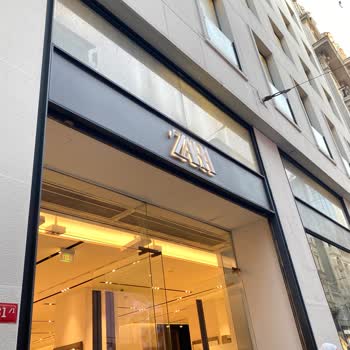 Zara Kabanı Toz Topluyor Astımı Tetikliyor