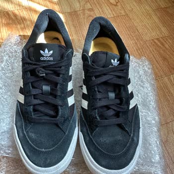 Adidas Ayakkabıda Renk Solması Ve Hızlı Ret Kararı