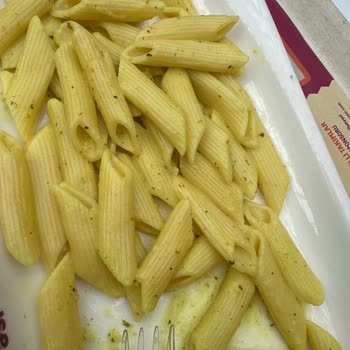 Tepe Nautilus Şubesinde Pişmemiş Yemek Sorunu