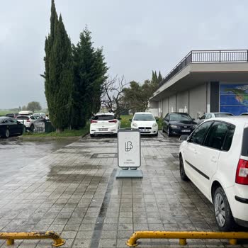 AVM'de Park Yeri İşgali: Yağmurda Mağduriyet
