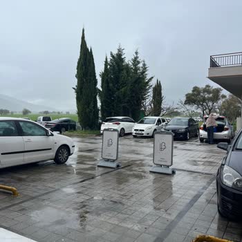 AVM'de Park Yeri İşgali: Yağmurda Mağduriyet