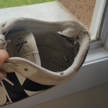 Calvin Klein Ayakkabıda Kısa Sürede Sorun