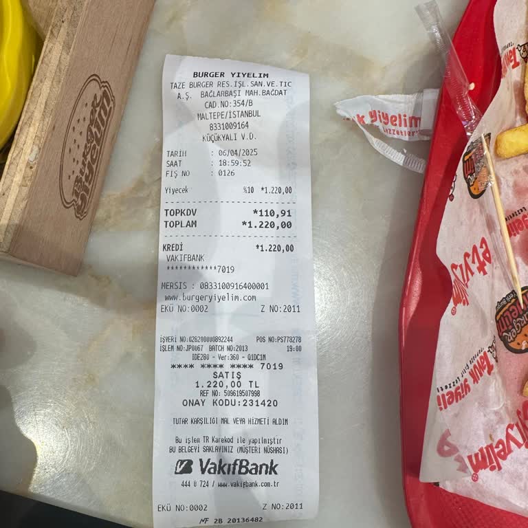 Pişmemiş Burger Köfteleri Ve İlgisiz Yetkili