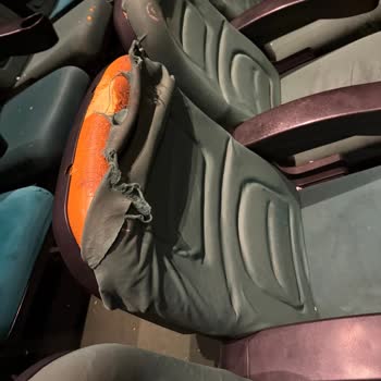 Ada AVM Sinema Salonunda Saygısızlık Ve Pislik