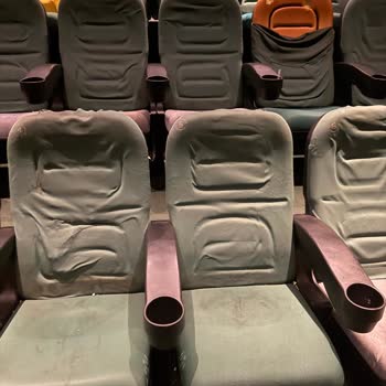 Ada AVM Sinema Salonunda Saygısızlık Ve Pislik