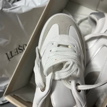 Kirli Ayakkabı Ve Geciken İade Süreci