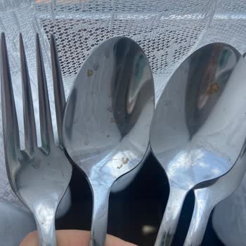 Kaşık ve Çatal Setinde Beklenmedik Lekeler