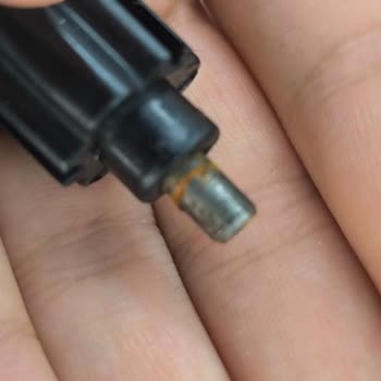 Paslı Parçalar Ve Kırılan Ürünle Hayal Kırıklığı