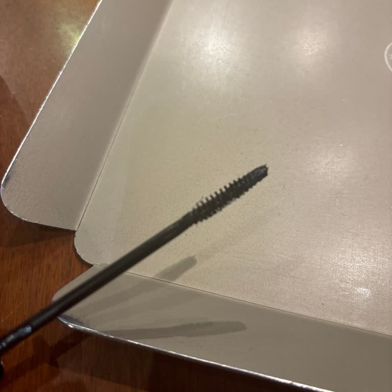 Estee Lauder Mascara zu viel Produkt auf der Bürste und Nutzung nicht möglich