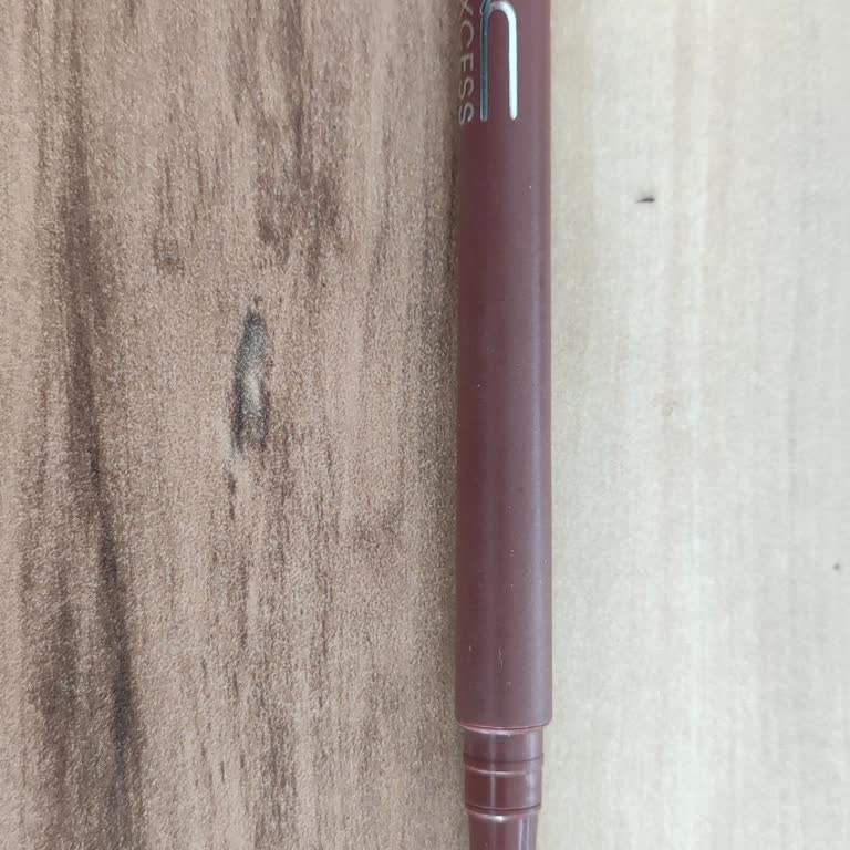 M.A.C Eyeliner trocken und nicht farbgebend, keine Hilfe nach 10 Monaten