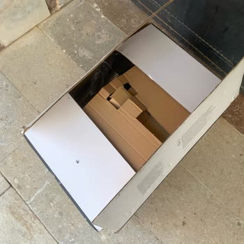 Sorumsuz Paket Teslimatı: Yırtık Koli Ve Taşan Ürünler