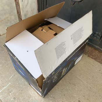 Sorumsuz Paket Teslimatı: Yırtık Koli Ve Taşan Ürünler