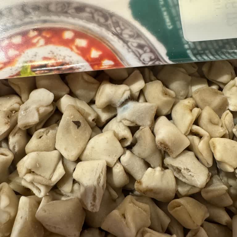 Macro Center'da Küflü Mantı Şoku