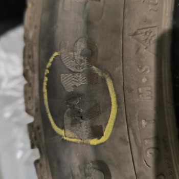 Continental Seyir Halindeyken Birden Havası İndi Lastiğin İç Yanak Tarafı Patlamış!