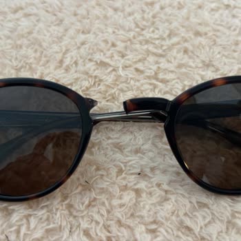 Dayanıksız Gözlük Ve İlgisiz Müşteri Hizmetleri