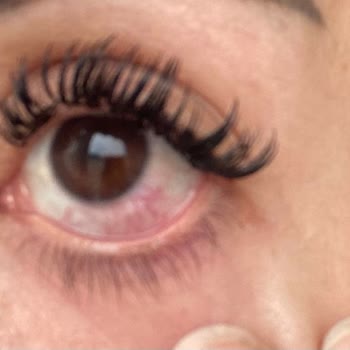 Lavinya Nail Beauty İpek Kirpik Uygulaması Sonrası Sağlık Sorunları ve Kötü Hizmet Deneyimi