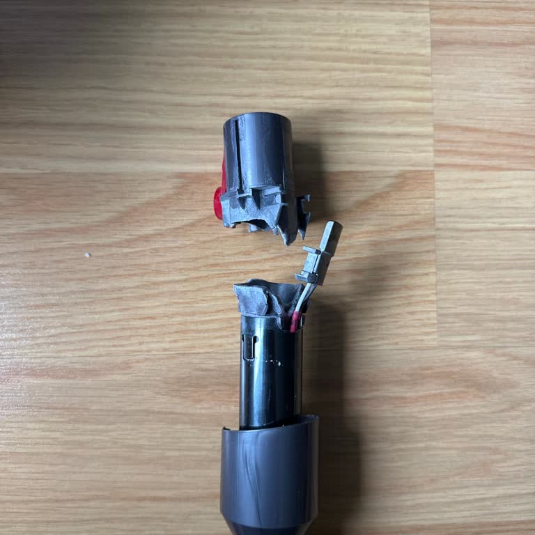 Dyson V12 Süpürge Borusu Sürekli Kırılıyor Ve Çözüm Yok