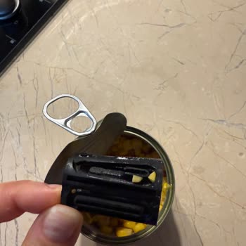 Mısır Konservesinde Şok Edici Plastik Parça!