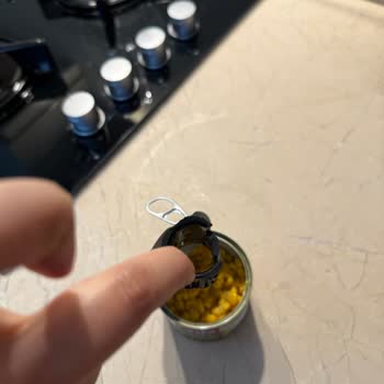 Mısır Konservesinde Şok Edici Plastik Parça!