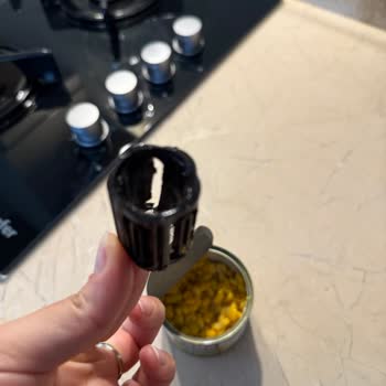 Mısır Konservesinde Şok Edici Plastik Parça!