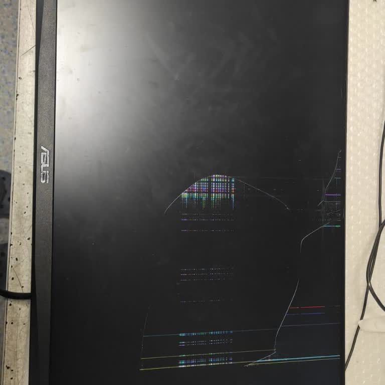 Kargo Taşımada Monitör Ekranını Kırdı, Mağdur Edildim