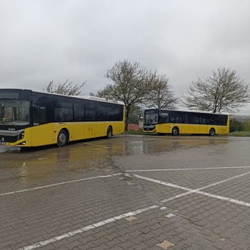 İETT Yağmur Altında Uzun Bekleyiş: Kampüs Servis Sorunu!