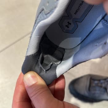 Under Armour Deforme Ayakkabı ve Kaba Davranış