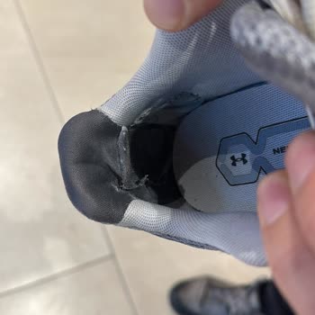 Under Armour Deforme Ayakkabı ve Kaba Davranış