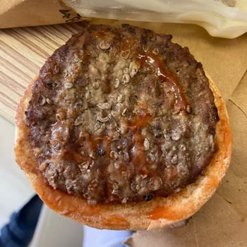 Burger King'de Hayal Kırıklığı: Sağlıksız Köfte Krizi