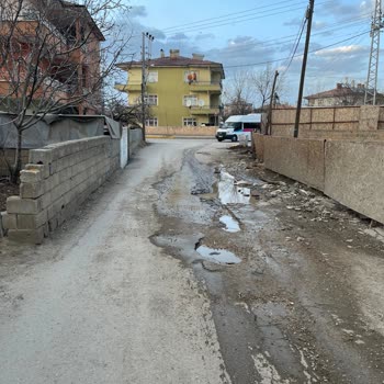 Edremit'te Bozuk Yol Mağduriyeti