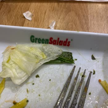 Cevahir AVM'de Kötü Hizmet Ve Hijyen Sorunları