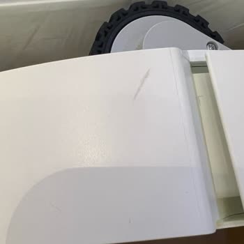 Kırık Ve Kullanılmış Robot Süpürge Şoku