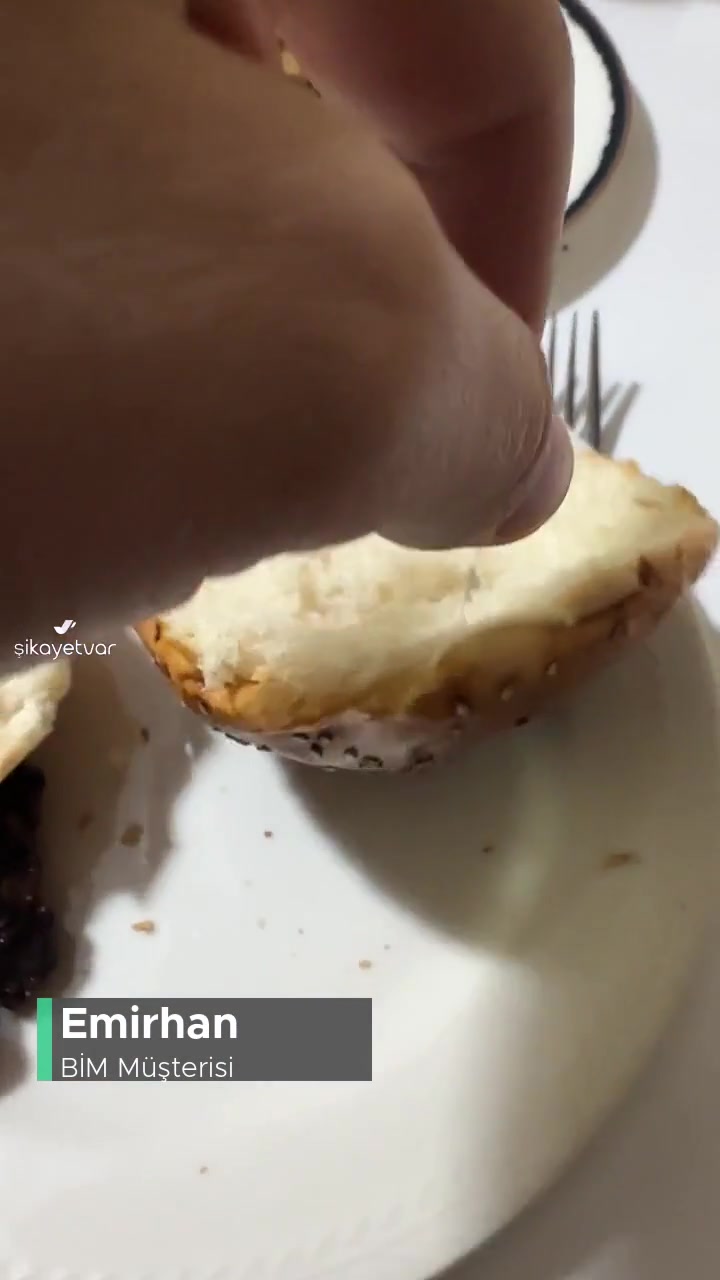 BİM'de Satılan Unlux Marka Hamburger Ekmeğindeki Sıkıntı! videonun kapak resmi