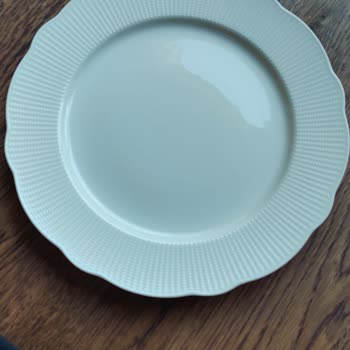 Kütahya Porselen Tabaklar Makineden Kırık Çıktı