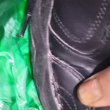 Nike Ayakkabının Yapışkan Sorunu