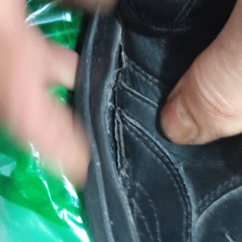 Nike Ayakkabının Yapışkan Sorunu
