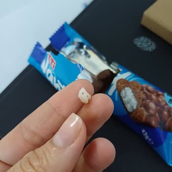 Çikolatanın İçinden Çıkan Taş Şoku