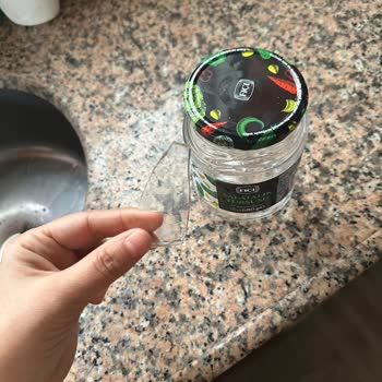 BİM'den Aldığım Turşunun İçinden Cam Parçası Çıktı: Çocuklarımın Sağlığı Tehlikede!