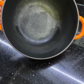 Lava Tencerelerde Beklenmedik Lekeler