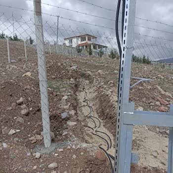 Enerjisa'nın Kabloları Nedeniyle Kullanılamayan Arsa