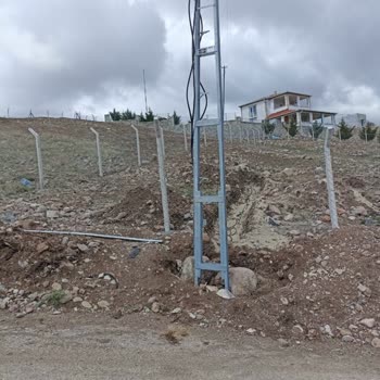 Enerjisa'nın Kabloları Nedeniyle Kullanılamayan Arsa