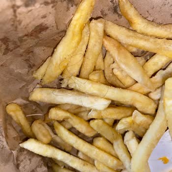 Burger King'de Hijyen Skandalı: Patateslerde Saç Kılı!