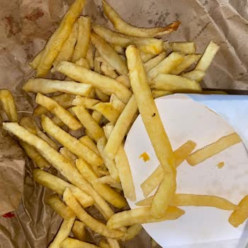 Burger King'de Hijyen Skandalı: Patateslerde Saç Kılı!